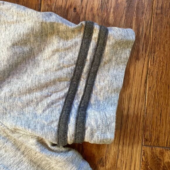 Under Amor Tee - Picture 3 of 7